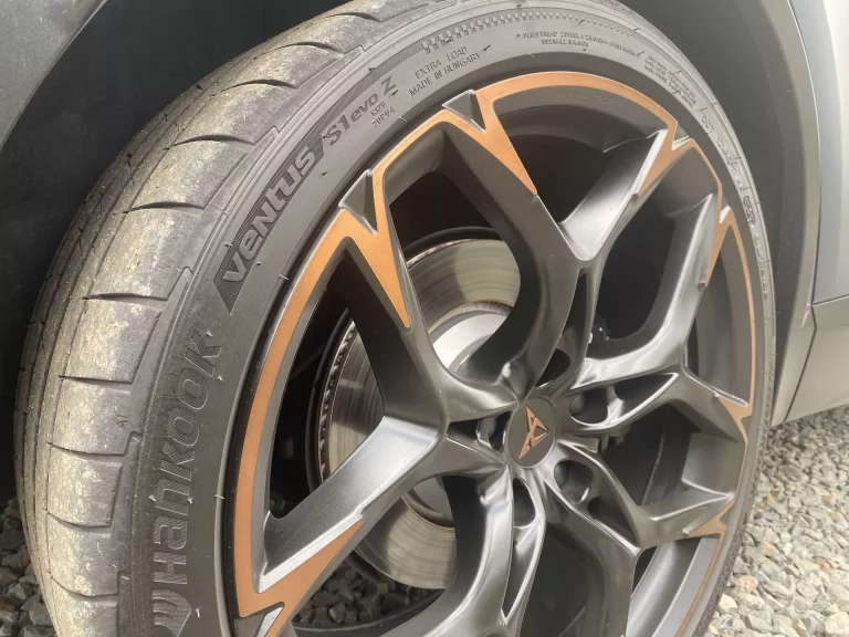 Познаване на летните гуми на Hankook: моделите Ventus, Kinergy и ION