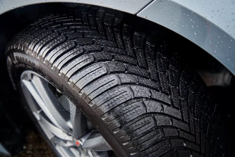 Новият Bridgestone Blizzak 6: Зимна гума за мокра настилка обещава 30% по-дълъг живот