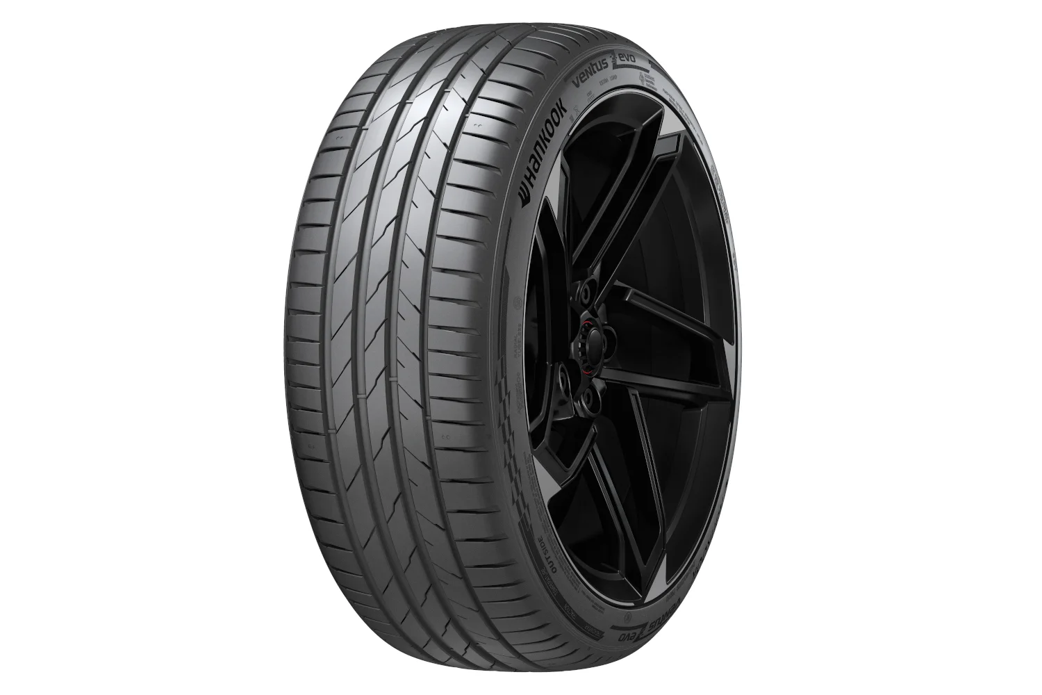 Hankook Ventus evo UHP summer tyre on wet road
